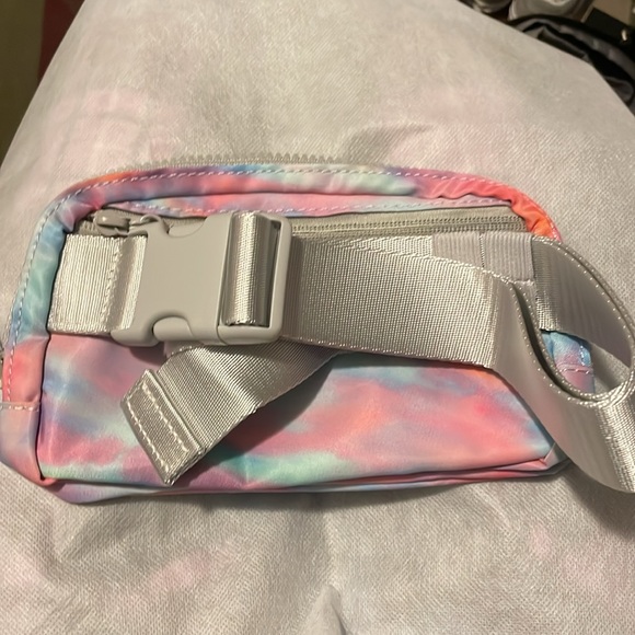 Lululemon Everywhere Belt Bag 1L Prism Wash Limited Edition Rainbow Tie Dye - Picture 2 of 4